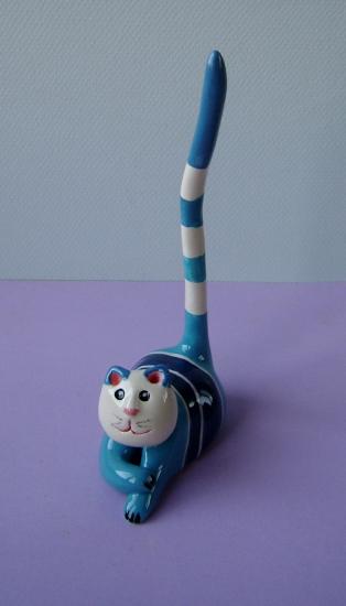 chat zébré au 2 bleus