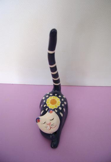 chat bleu avec décors