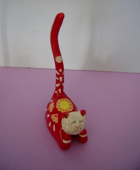 chat rouge avec décors