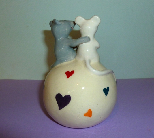 couple souris de dos