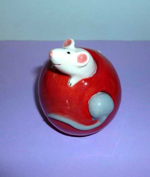 les souris jouent à cache cache 