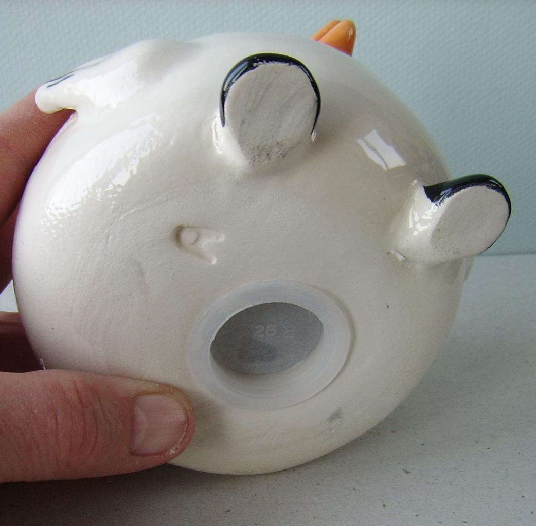 tirelire angry bird blanc dessous